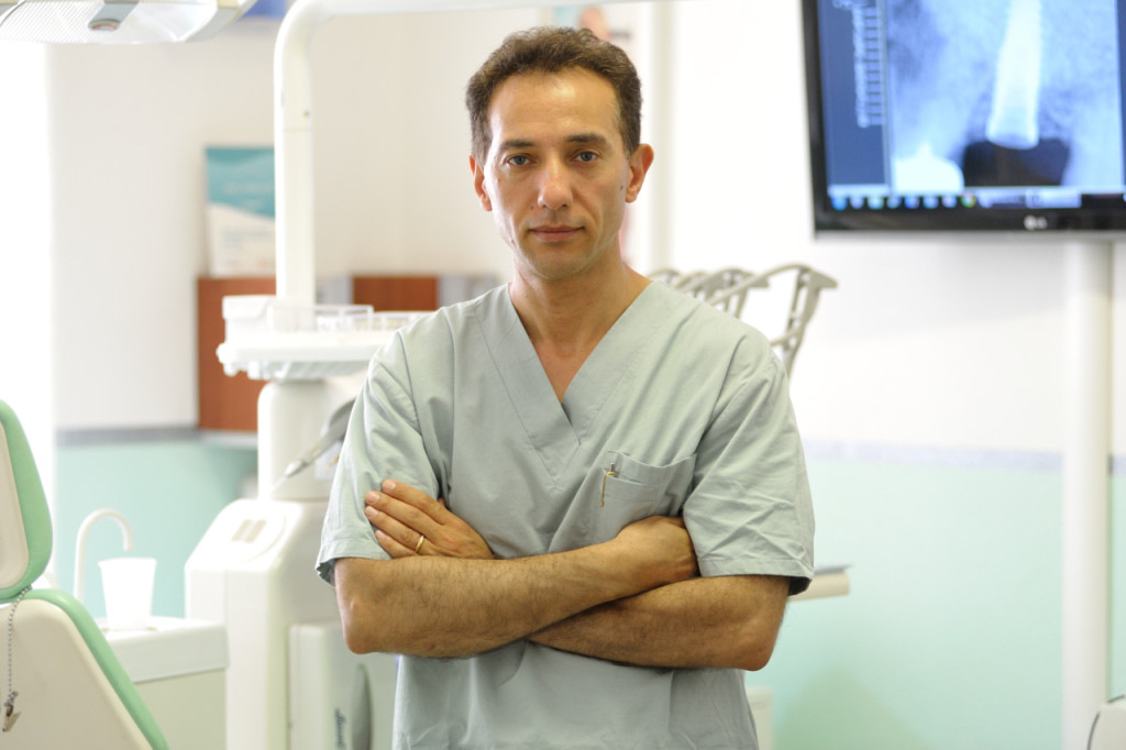 Dottor Salvatore Cunsolo Laurea in Odontoiatria e Protesi Dentaria, 